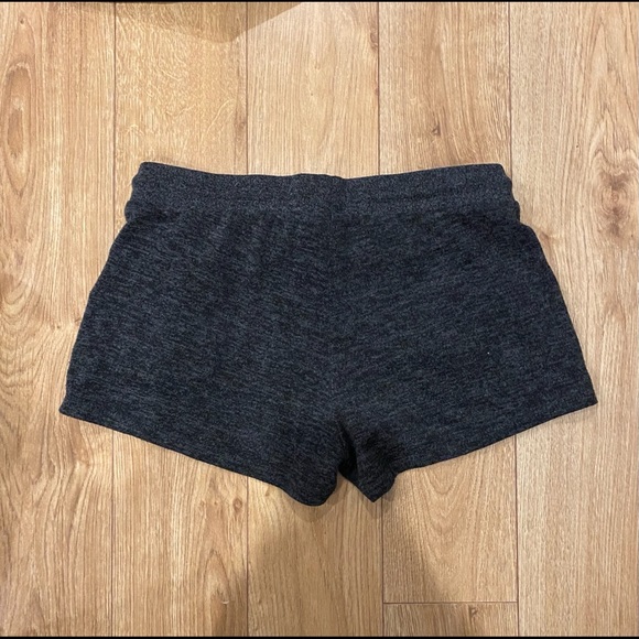 Grey shorts - Picture 2 of 4